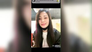 40.34em gái này thật là damdang ngồi thủ zam ngay tại quán café