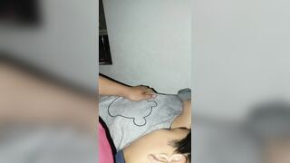 Sờ vú chị họ khi đang ngủ say
