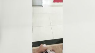 Đứng trước hành lang mặt đồ em họ và sóc lọ p1