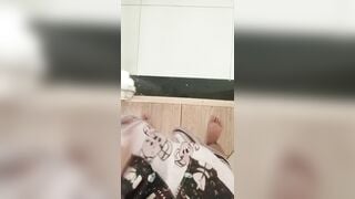Đứng trước hành lang mặt đồ em họ và sóc lọ p2