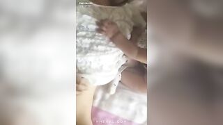 .vừa trông con vừa chịch