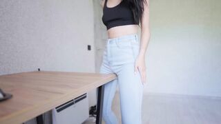 mượn điện thoại của chị @@