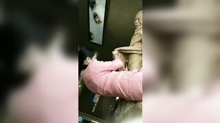 em y tá chăm sóc cụ rất có tâm