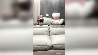 Hai em gái xinh live fb 1