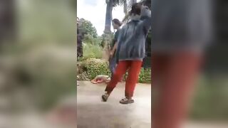 Đánh nhau lột đồ