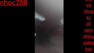 Em Gái mới lớn ở nhà một mình nứng lồn quá nên thủ dâm cho sướng lồn