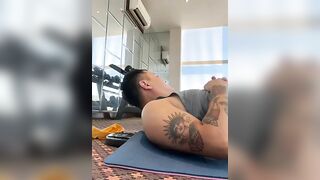 cặp đôi lén lút làm tình cùng nhau trong phòng gym