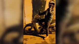 Thanh niên nứng cặc gạ địt chị grab thành công
