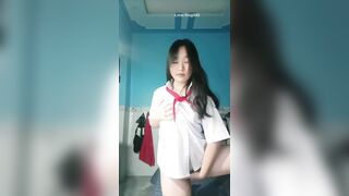 Em gái cấp 2