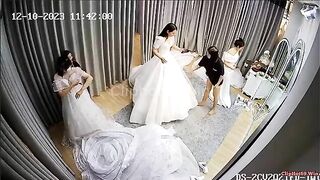 Hack camera phòng thử váy cưới