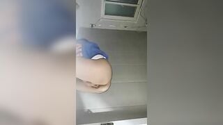 Lén lút với em trong wc