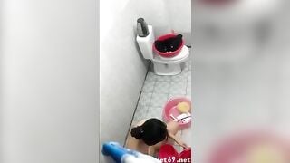 Quay lén em sinh viên hàng xóm tắm