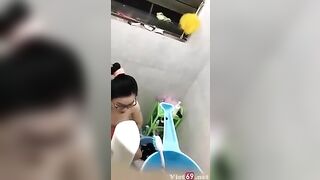 Quay lén chị phòng bên tắm