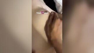 Em nữ sinh bướm non mới banh ra em đã kêu đau