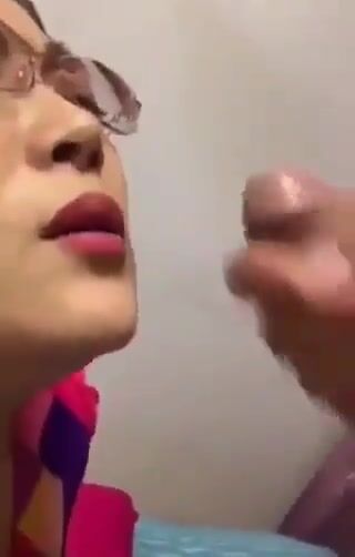 Bắn tinh vào mồm mama