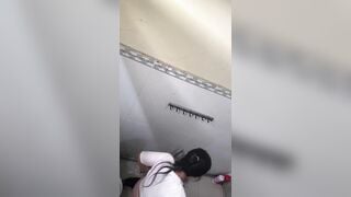 quay lén chị gái đi đái