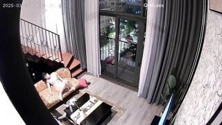 Dẫn sugar baby về nhà, vợ kiểm tra cam phát tán clip