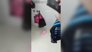 Cho Vợ Đi Làm Công Nhân Dắt Trai Về Phòng Ngủ Xài Cả Dầu Gội Durex