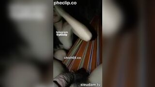 Em Nhân Viên Quán Cafe Võng Chiều Khách Tới Bến