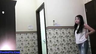 23,46Clip: Má mì và con gái. Trước giờ đi khách của em gái xinh.