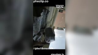 Anh Graber Quay Lén Dưới Lớp Quần Ngủ Của Khách Hàng