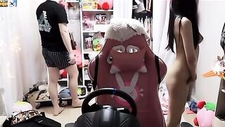 Nữ Streamer xinh đẹp lộ clip