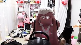 Nữ Streamer xinh đẹp lộ clip