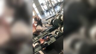Bj trong phòng gym