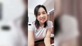 Em gái xinh làm ngân hàng thủ dâm