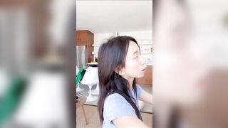 Em gái sục cặc cho anh trai