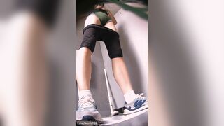 Clip quay lén gái xinh đi vệ sinh đầy nước