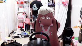 Quên tắt video, nữ streamer Addie Lyn xinh đẹp bất ngờ lộ phân cảnh nóng