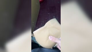 Bắn tinh lên áo ngực chị gái