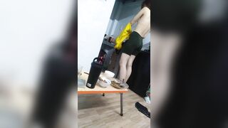 Quay lén con bạn cùng phòng thay đồ lộ hàng