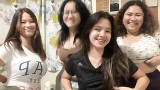 4 con bạn thân show hàng