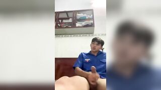 Sục cùng anh áo đoàn nào