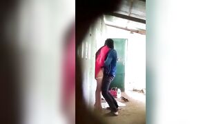 Cặp đôi đi ăn tiệc nứng quá vào nhà kho địt nhau bị quay lén lại