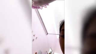 Hot tik toker Minh khoe hàng siêu kích thích