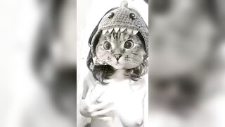 em nyc khoe vú