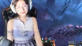 Nữ Streamer Với Giáo Án DoTa Thu Dam Khiến Anh Em Điên Đảo