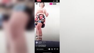 Học sinh Thái Lan nhảy nhót cởi đồ trên live