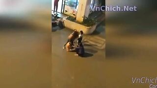 Đánh ghen Lột Đồ Lột Sạch Đồ giữa đường cực sung