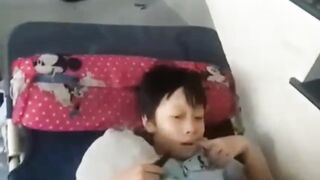 Show vú cho trai trước mặt thằng em họ