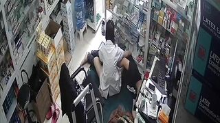 Hack camera Vợ làm tiệm thuốc, trưa đến cứ đè nhau ra chịch