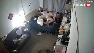 Hack Camera Cặp vợ chồng trẻ tranh thủ chịch nhau khi con đang chơi điện thoại