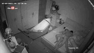 Hack cam cặp vợ chồng tranh thủ con ngủ địt hăng say 2