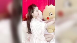 Em thử kem body