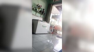 Con  chị họ nứng lồn trông quán thủ dâm puplic