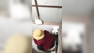Quay lén chị gái ở quán cơm