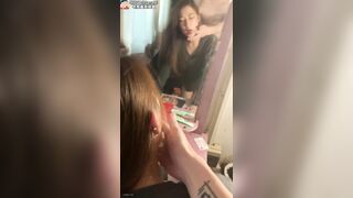 Sáng thức dậy thì bắt gặp một cô nàng nóng bỏng đang trang điểm và quan hệ tình dục t